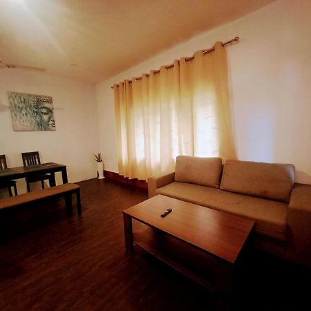 Strawberry Swing Homestay 구와하티 외부 사진