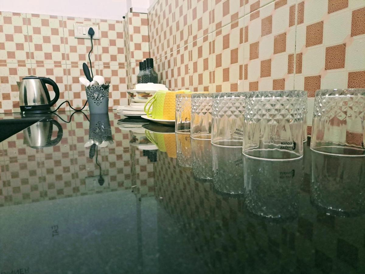 Strawberry Swing Homestay 구와하티 외부 사진