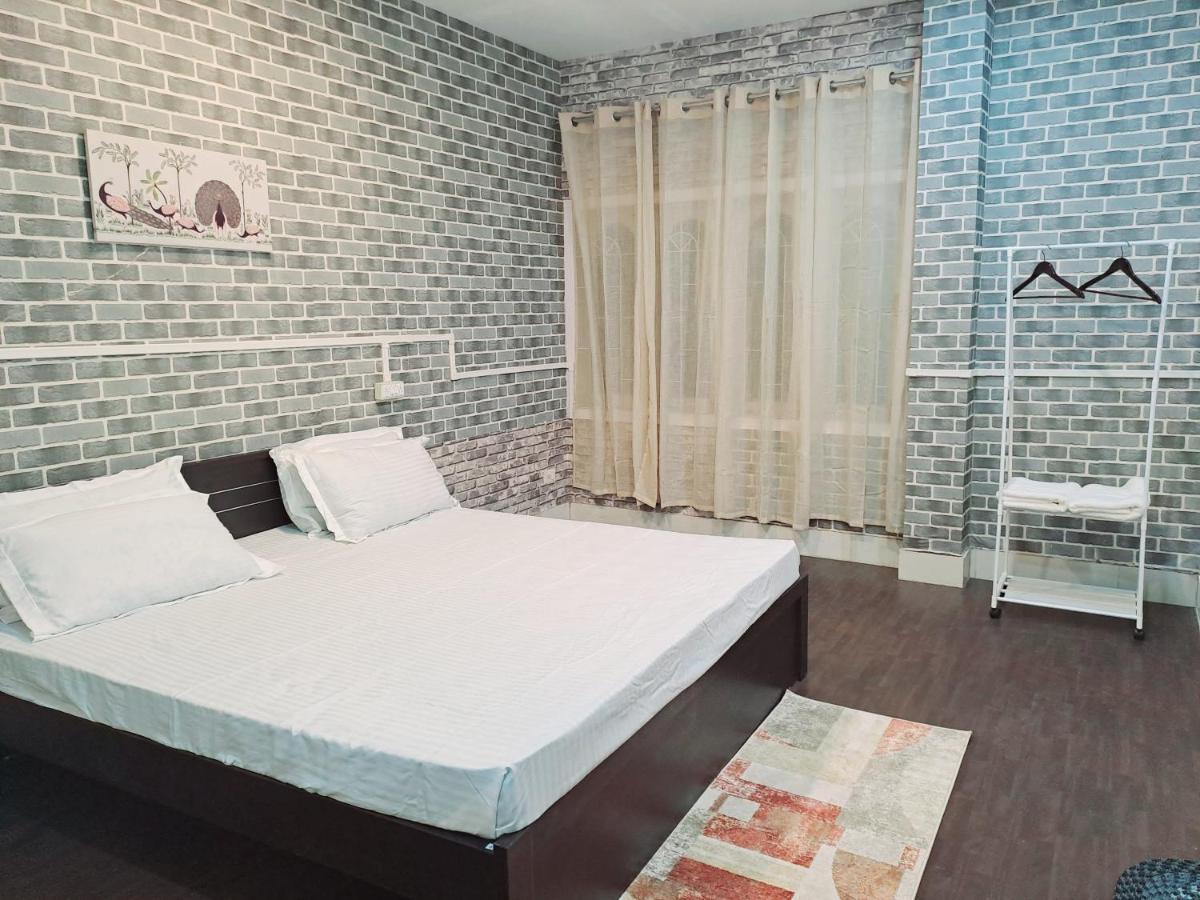 Strawberry Swing Homestay 구와하티 외부 사진