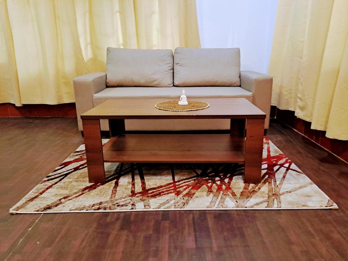 Strawberry Swing Homestay 구와하티 외부 사진